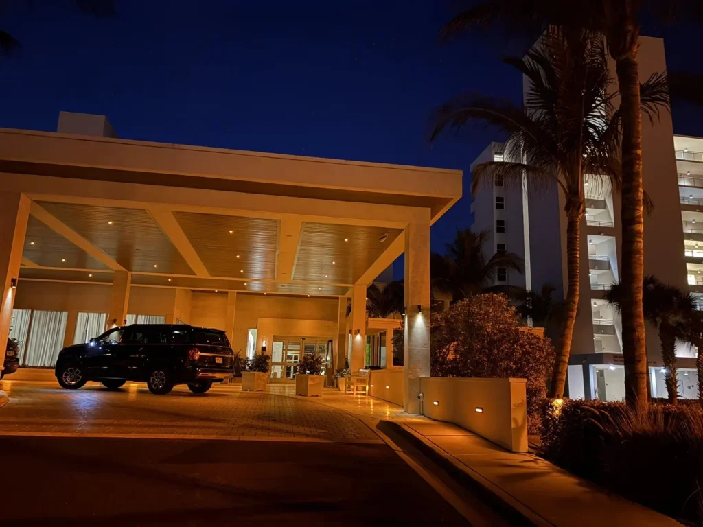 Premium airport car service picking up passengers at a Sarasota luxury hotel