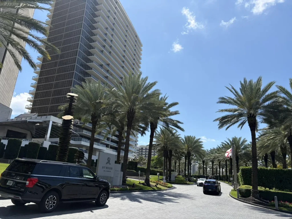 Private Limo Service: Stress-Free Siesta Key to Miami Transfers