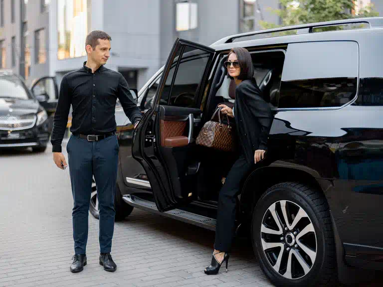 Dedicated hourly limo service and private chauffeur on standby for events and tours in Sarasota